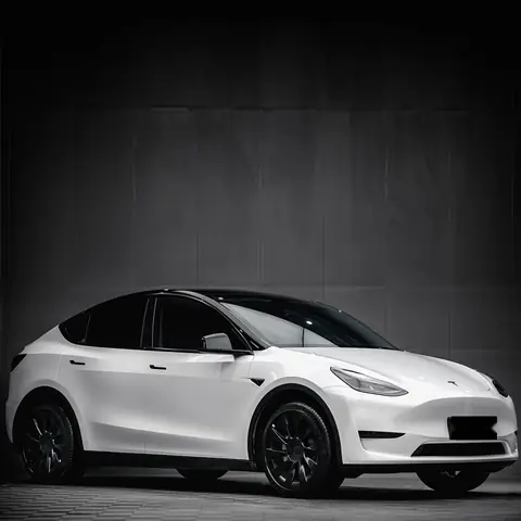 Metallic White Gloss Vinyl Wrap