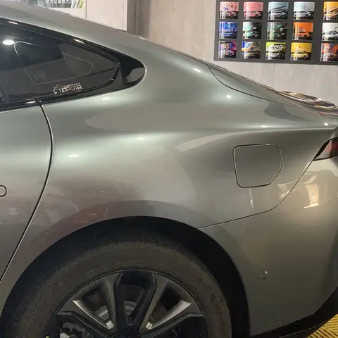 Liquid Metal Silver: chrome-like brightness in a self-healing TPU film — view 2